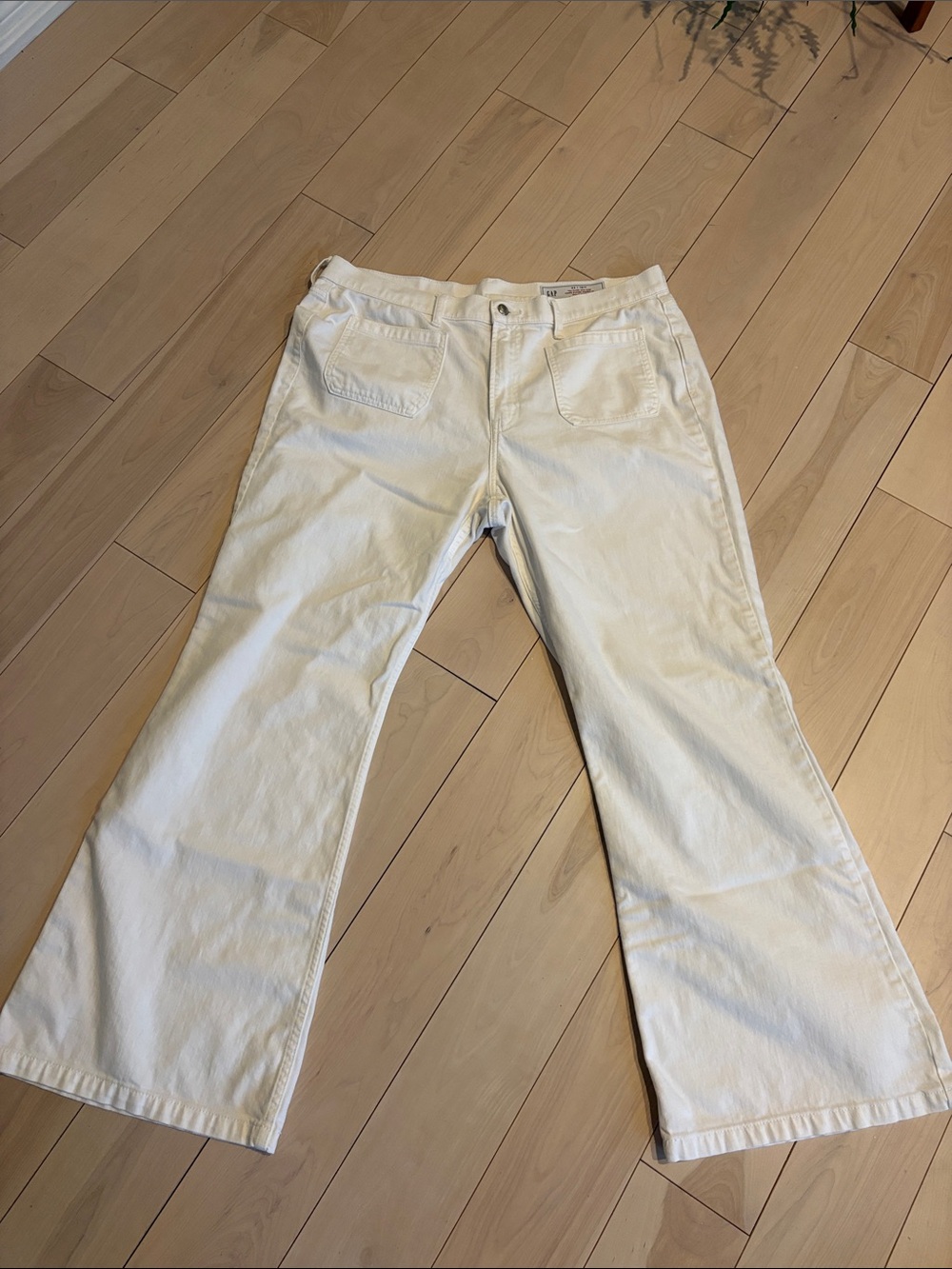 GAP White '70s Flare High-Rise Jeans